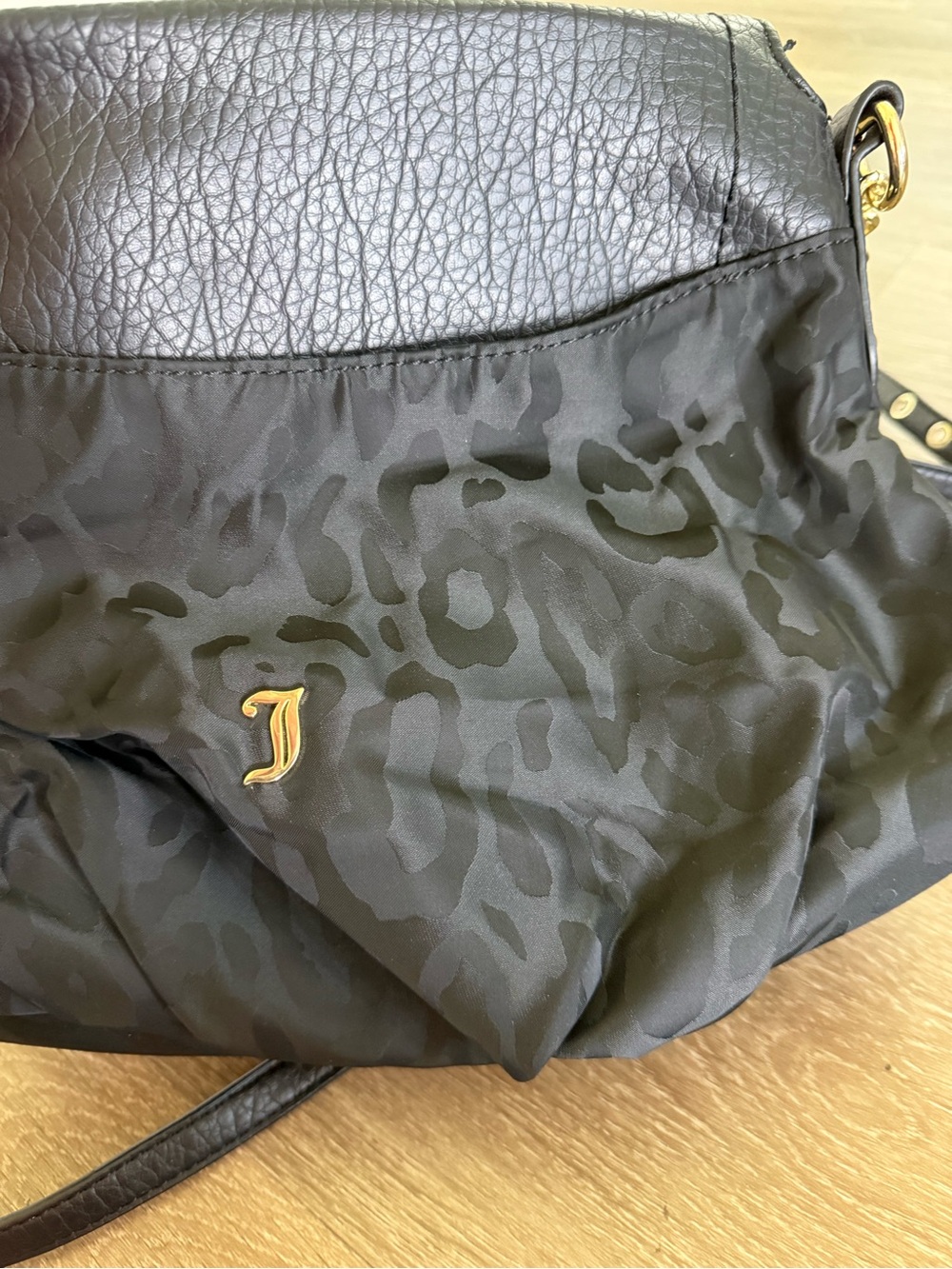 Juicy Couture Black Crossbody Bag with Gold Hardware - Picture 7 of 7
